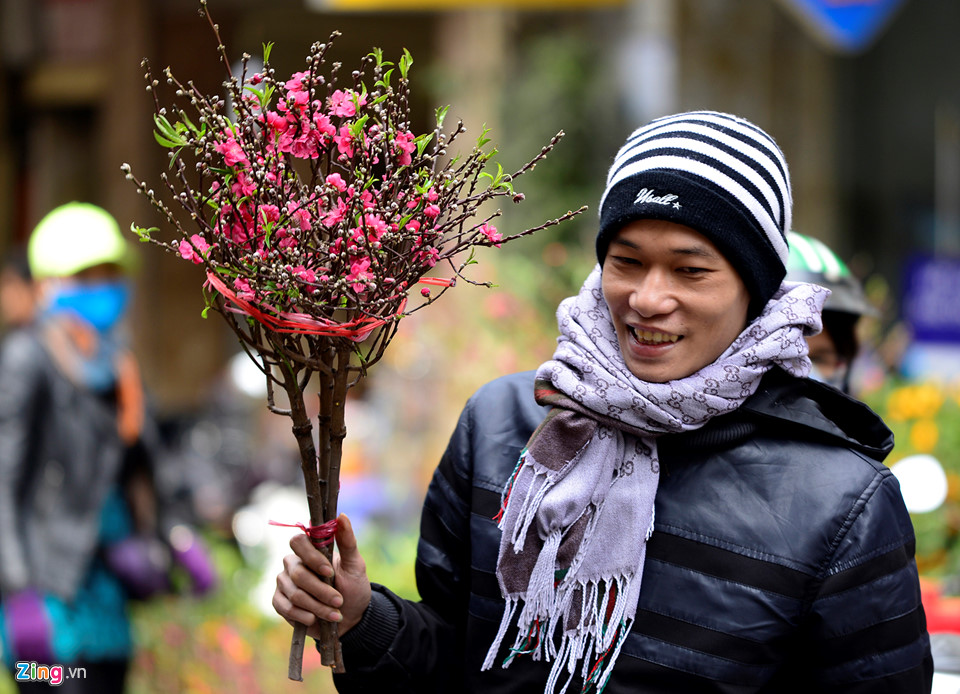 Người Hà Nội tấp nập đi sắm Tết sớm